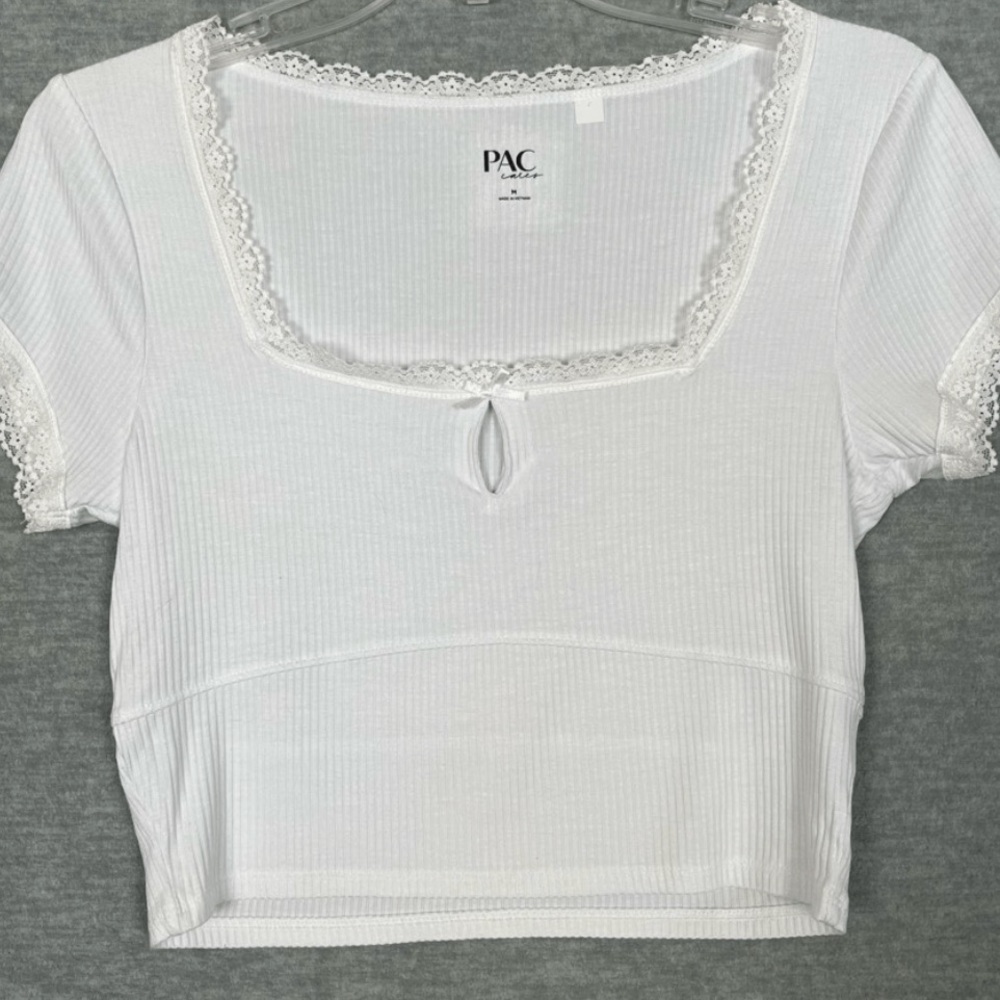 SALE ⭐️⭐️⭐️ PacSun Coquette White Blouse with keyhole accent, small